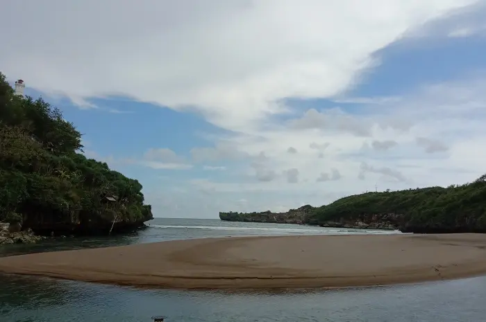 Baron Beach, the Best Spot for a Family Vacation in Gunung Kidul